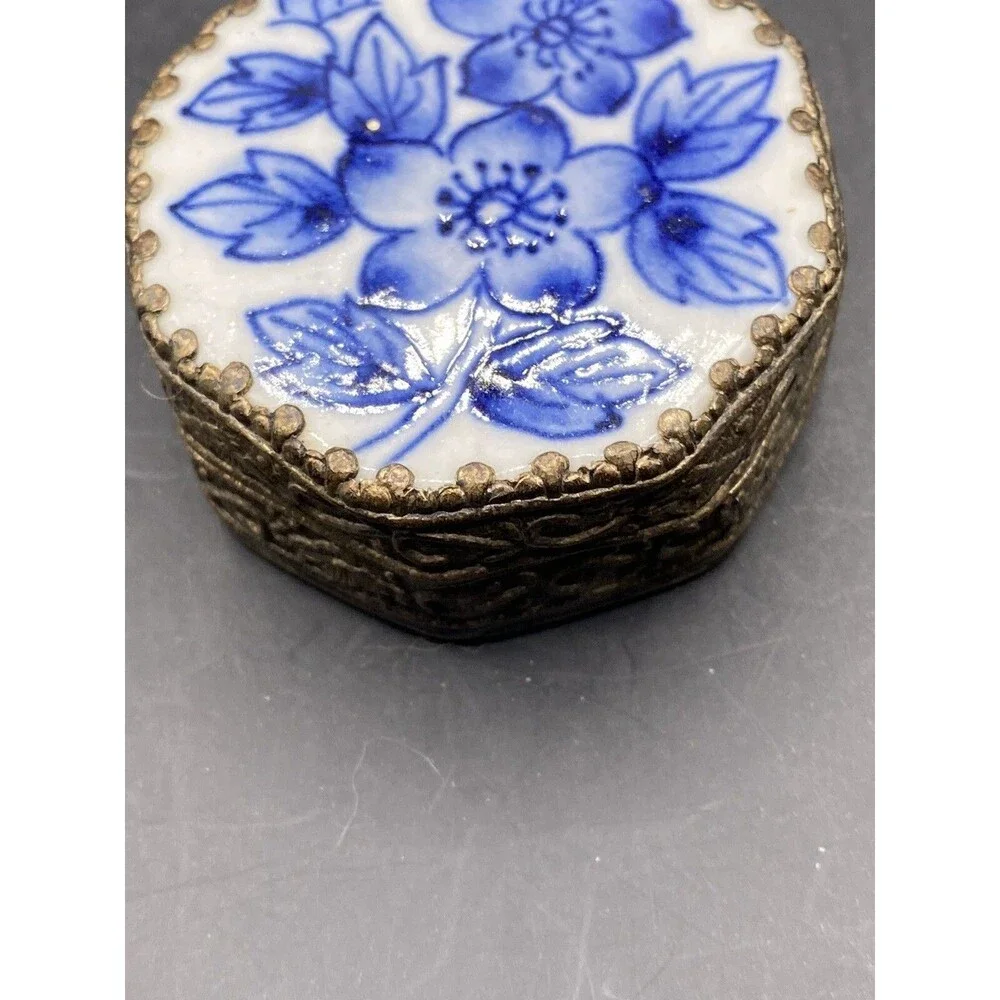 Trinket Box Blue /White Porcelain Silver Metal Shard Chinese Vintage